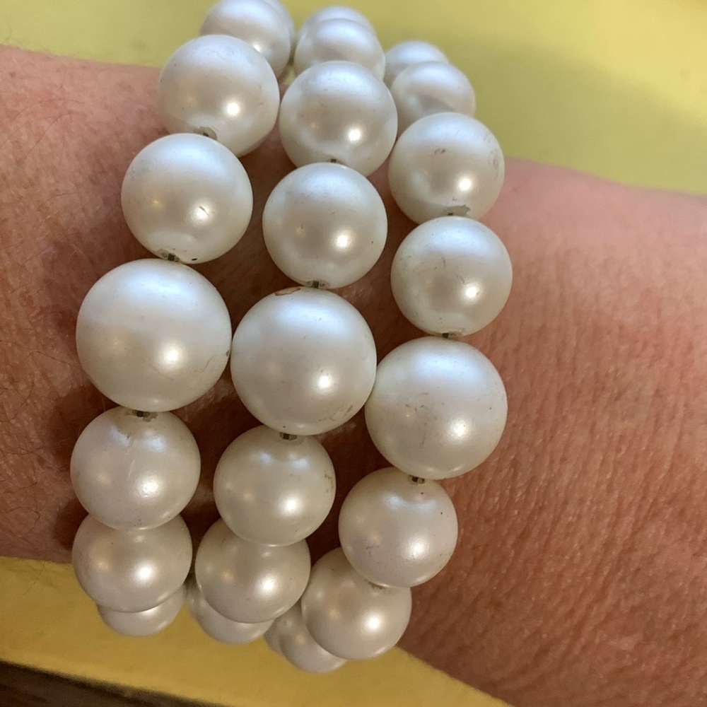 Beautiful wraparound faux pearl bracelet